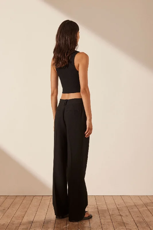 BASIC CURVED HEM CROP TOP - BLACK